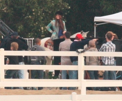 normal_24995_Preppie_-_Miley_Cyrus_riding_a_horse_in_Malibu_-_Feb__1_2010_5193_122_242lo - Filming Scenes For Hannah mOntana Forever In Mailbu