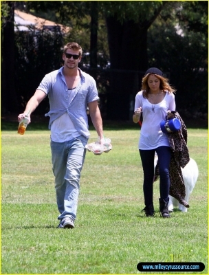 normal_miley-cyrus-liam-hemsworth-togos-14 - In Toluca Lake With Liam and Mate