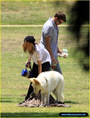 normal_miley-cyrus-liam-hemsworth-togos-17 - In Toluca Lake With Liam and Mate