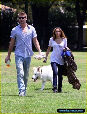 normal_miley-cyrus-liam-hemsworth-togos-19 - In Toluca Lake With Liam and Mate