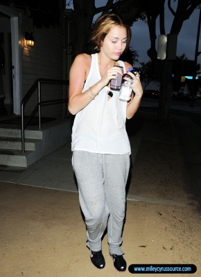 normal_77698_003_122_220lo - Leaving A Gym In West Hollywood