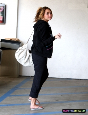 normal_09 - Leaving a pilates class