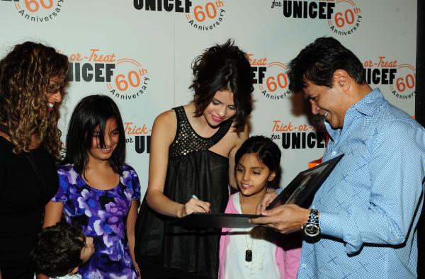 AFS_1207 - poze selena gomez UNICEF Charity concert oct 2010