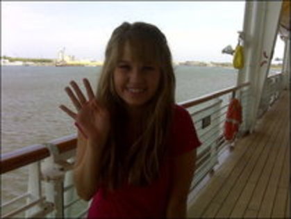 22656440_GJKZLAKHS - Debby Rian poze personale