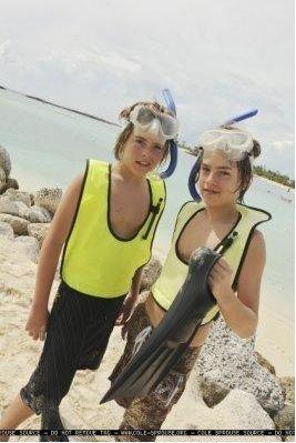 Cole_Sprouse_1262977251_4