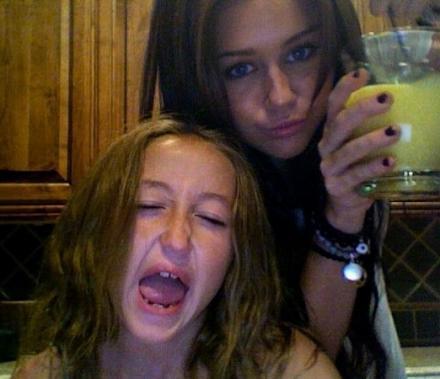 mileynoahkaraoke - poze miley si familia ei