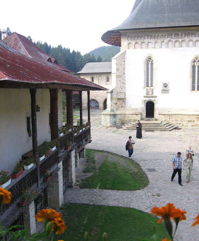 manastirea bistrita 2 - manastiri din Romania