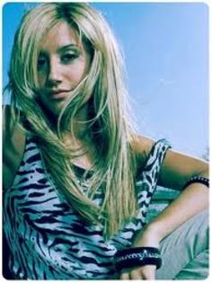 Ashley superba cool - Ashley Tisdale blonda