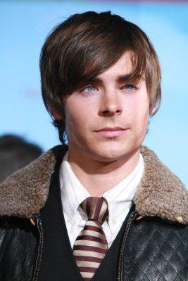 Zac Efron - Tema 9 pt scoala Brenda Song