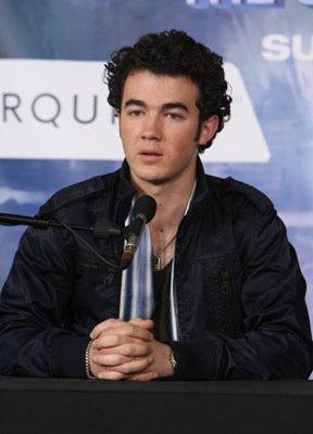 Kevin Jonas - Tema 11 pt scoala Brenda Song