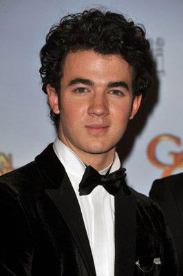 Kevin Jonas - Tema 11 pt scoala Brenda Song