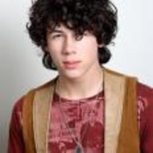 Nick Jonas - Tema 12 pt scoala Brenda Song
