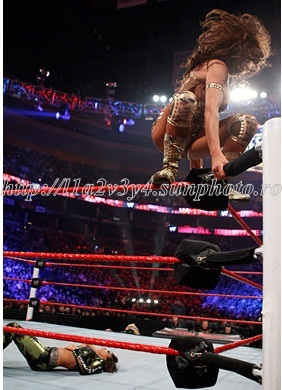 er8 - eve torres pentru a doua oara diva campioana la royal rumble 2011