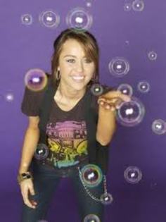Miley Cyrus cu balonase