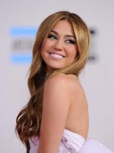 Miley Cyrus rochie alba - Miley Cyrus
