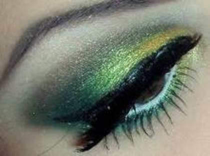Ochi verde cu galben