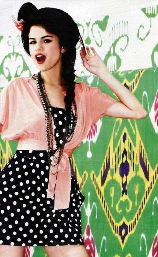 selena-pink-and-polka-dot-pose