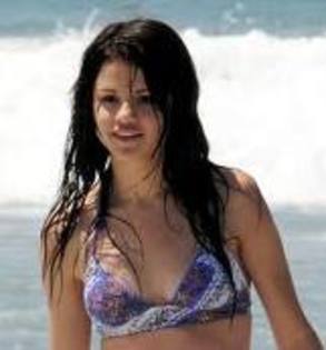 Selena plaja - Selena Gomez