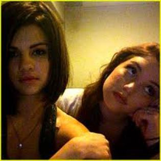 Selena si Jenifer - Selena Gomez