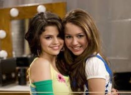 Selena si Miley