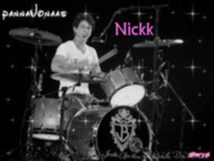 29770362_PGQWIQQCL - Nick Jonas