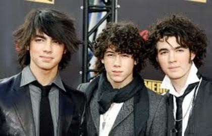 Kevin,Nik si Joe - Jonas Brothers