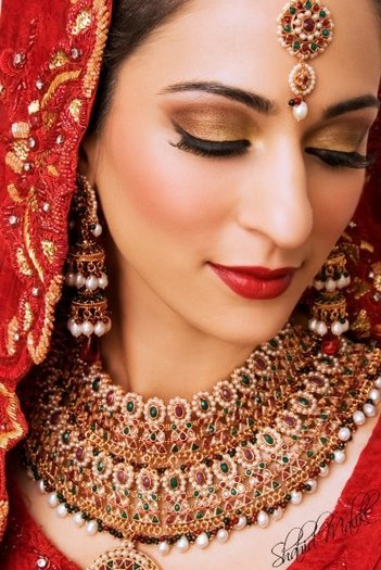 Bridal Makeup Collection 2011 - 03 - www.Glamourhuntworld.Blogspot (2)