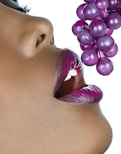 Lips-PurpleGrapes - poze