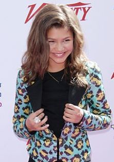 220px-Zendaya_Coleman - plata xclubdefete