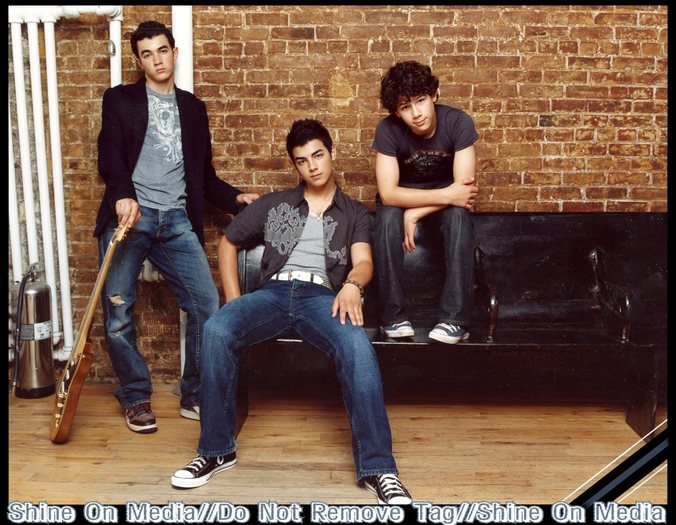 Jonas Brothers (54)