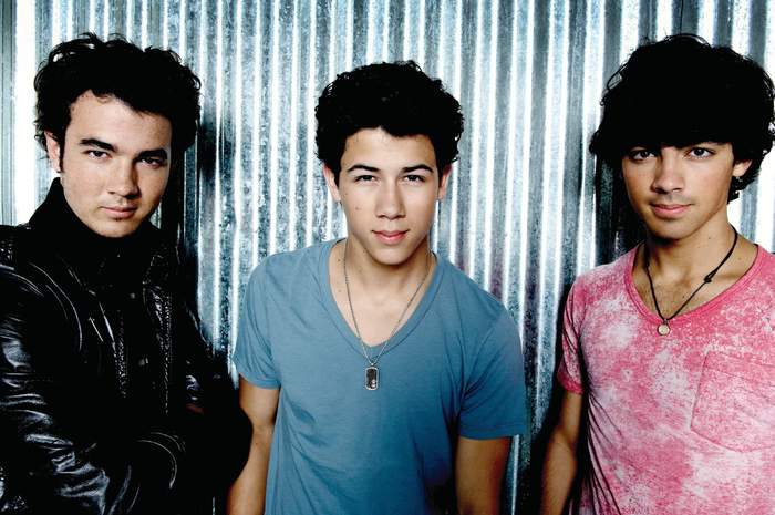 Jonas Brothers (13)