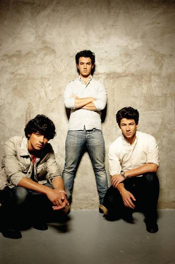 Jonas Brothers (16) - Jonas Brothers