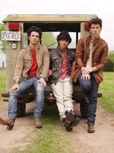 Jonas Brothers (17) - Jonas Brothers