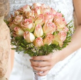 Buchet-de-mireasa-din-trandafiri-bicolori-300x295 - Buchete