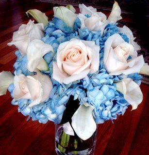 Trandafiri - buchete de mireasa trandafiri albastri albi - Buchete