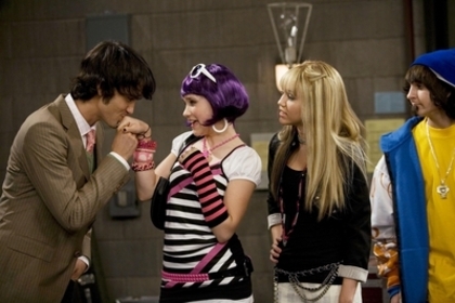Hannah Montana 2 Episode Everybody Was Best Friend Fighting (7) - Hannah Montana 2 Episode Everybody Was Best Friend Fighting