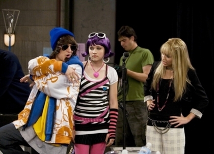 Hannah Montana 2 Episode Everybody Was Best Friend Fighting (9)