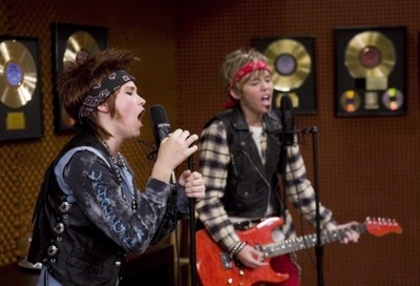 Hannah Montana 2 Episode 16 Me and Mr Jonas and Mr Jonas and Mr Jonas  (9)