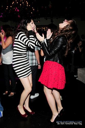 1orscz - Selena Gomez