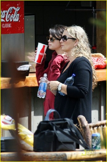 2j1vn0o - Selena Gomez