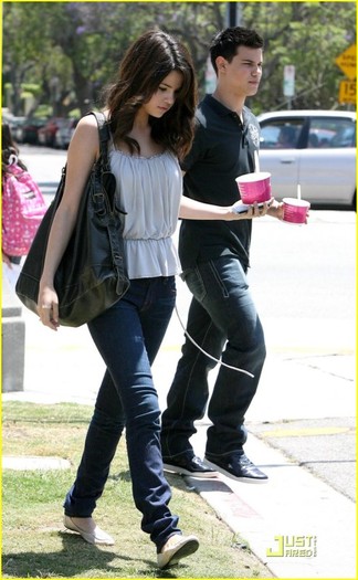 10zu3hi - Selena Gomez