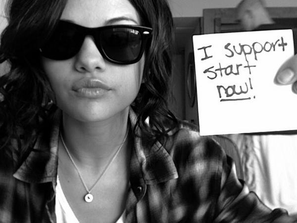 16ia6g0 - Selena Gomez