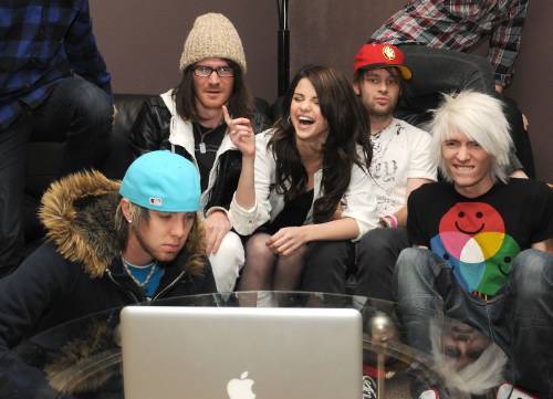 30a5hjl - Selena Gomez