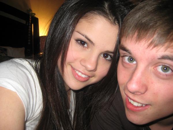 33xbswo - Selena Gomez