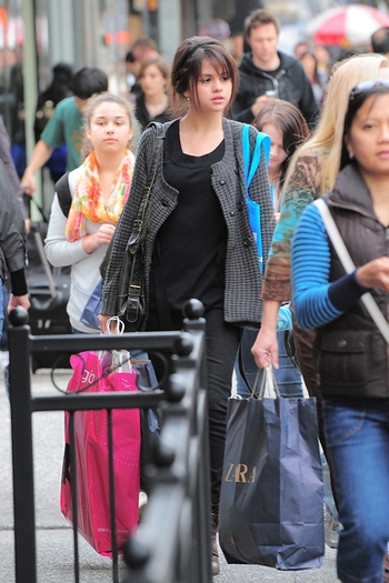 144cgtj - Selena Gomez