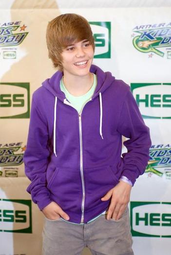 Justin-Bieber-1276265,851422 - Justin Bieber