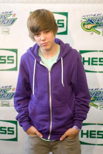 Justin-Bieber-1276265,851470