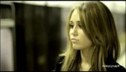 28015077_OTAXMAQNB - Miley Cyrus