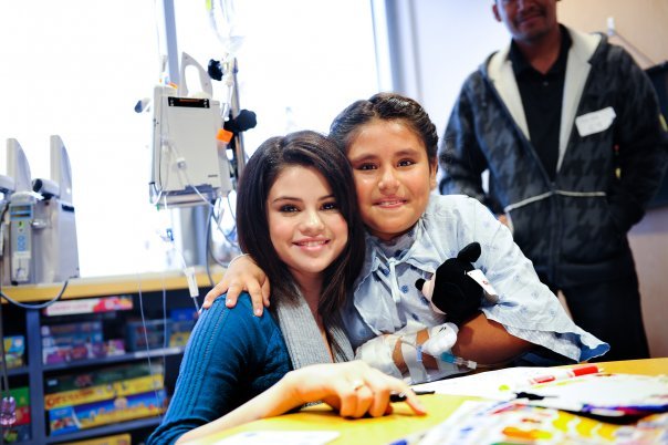 15939_207606440974_7961985974_3151054_1944502_n - selena gomez poze noi