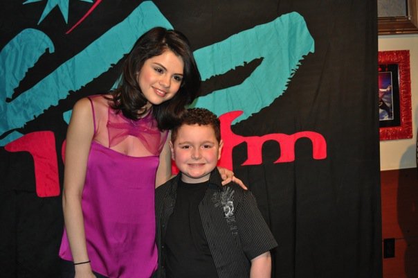 19355_303329055974_7961985974_3541424_6467677_n - selena gomez poze noi